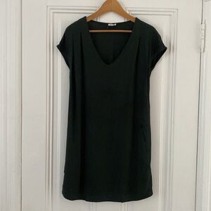 American Vintage V Neck Slip Dress - Size Small
Armpit 21”
Length 32”